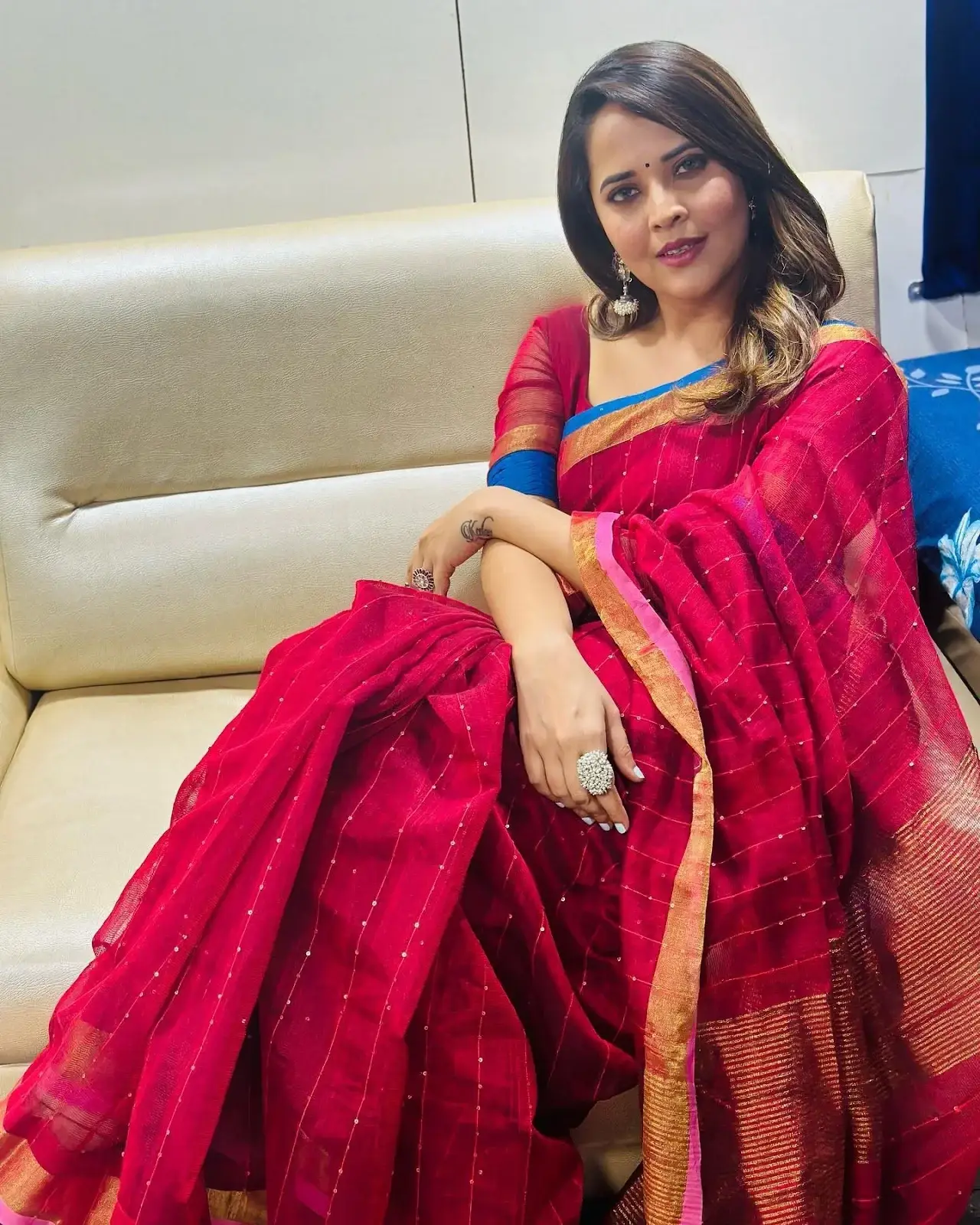 GLAMOROUS SOUTH INDIAN ACTRESS ANASUYA BHARADWAJ IN TRADITIONAL RED SAREE 3